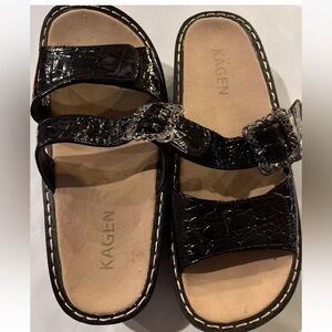 Kagen Black chunky Patent leather SANDALS women’s 7 Silver Buckle Wedges Flats